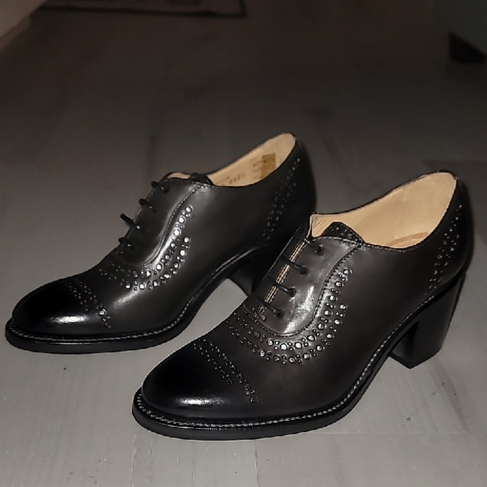 NIB The Office Of Angela Scott Mrs. Hazel 5.5 in Charcoal